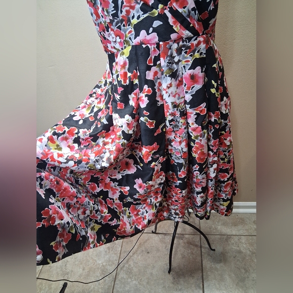 NWOT    SZ-14 Floral Sleeveless Dress - Picture 9 of 14